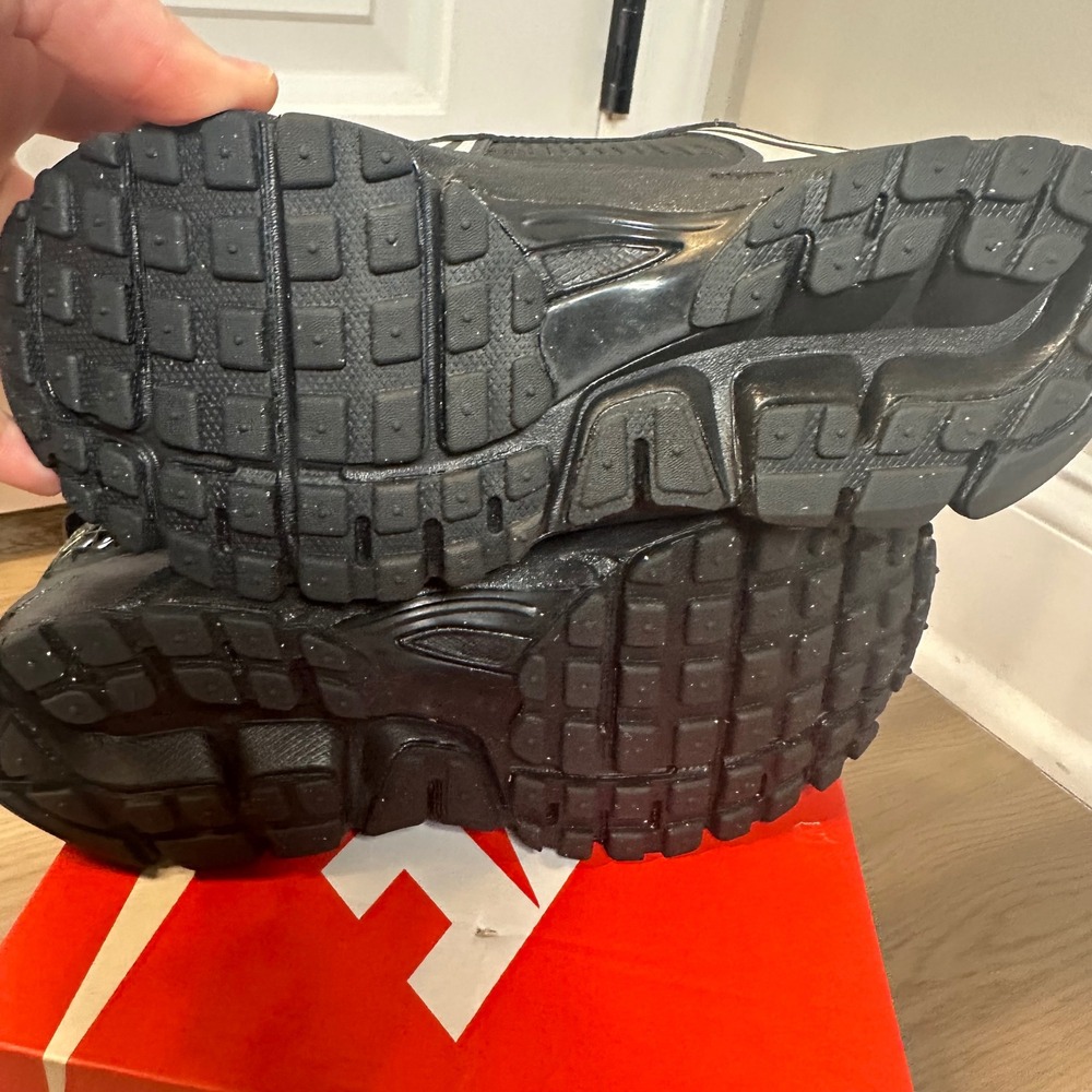 Nike Zoom Vomero 5 GG GS Dark Smoke Grey Kids Running Shoes IB3812-001 Size 5Y - Picture 6 of 8